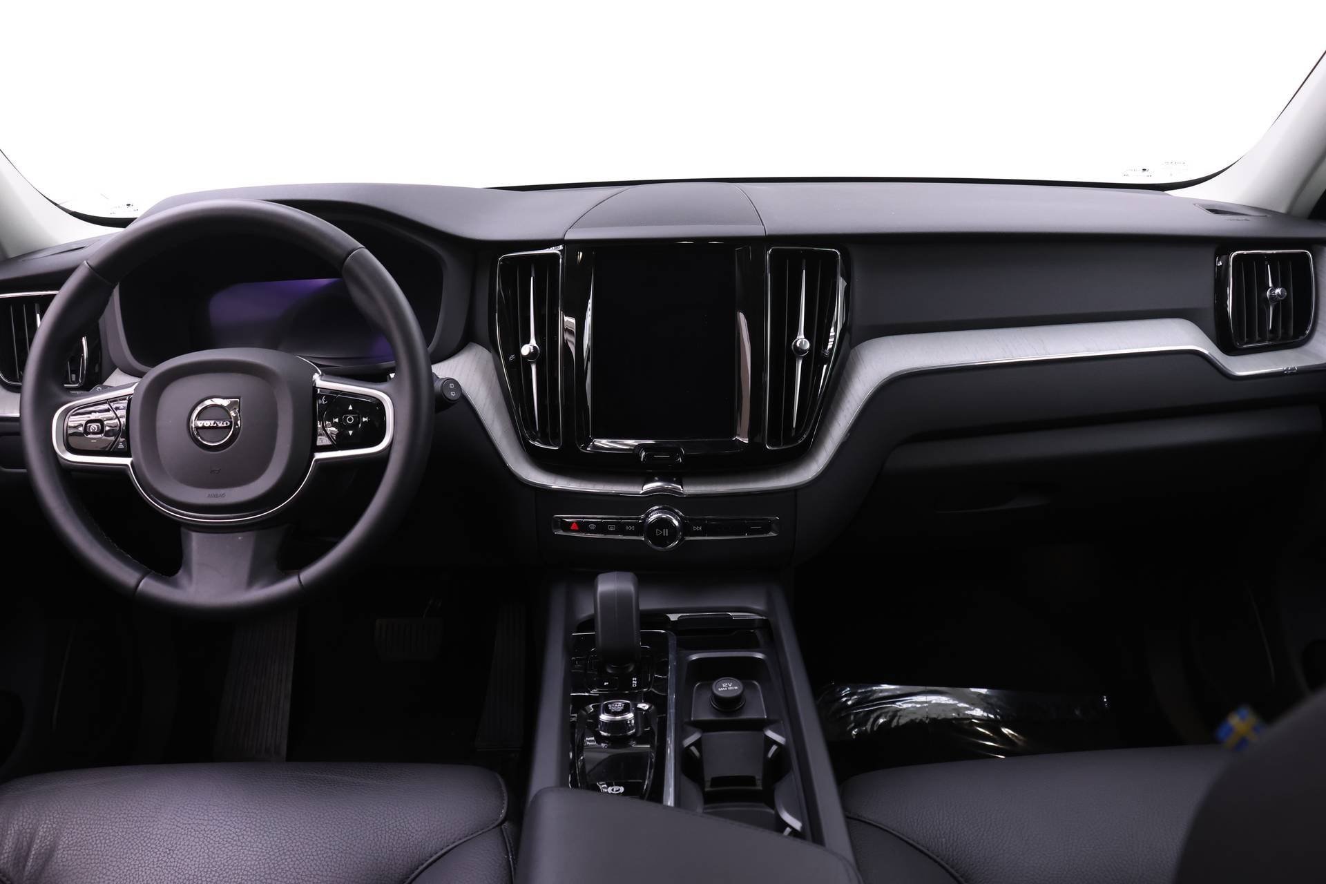 Certified 2025 Volvo XC60 B5 Plus image 15