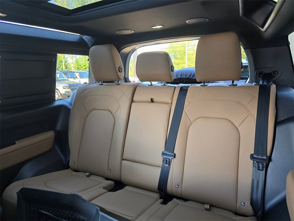 New 2025 Land Rover Defender 90 X-Dynamic SE image 24