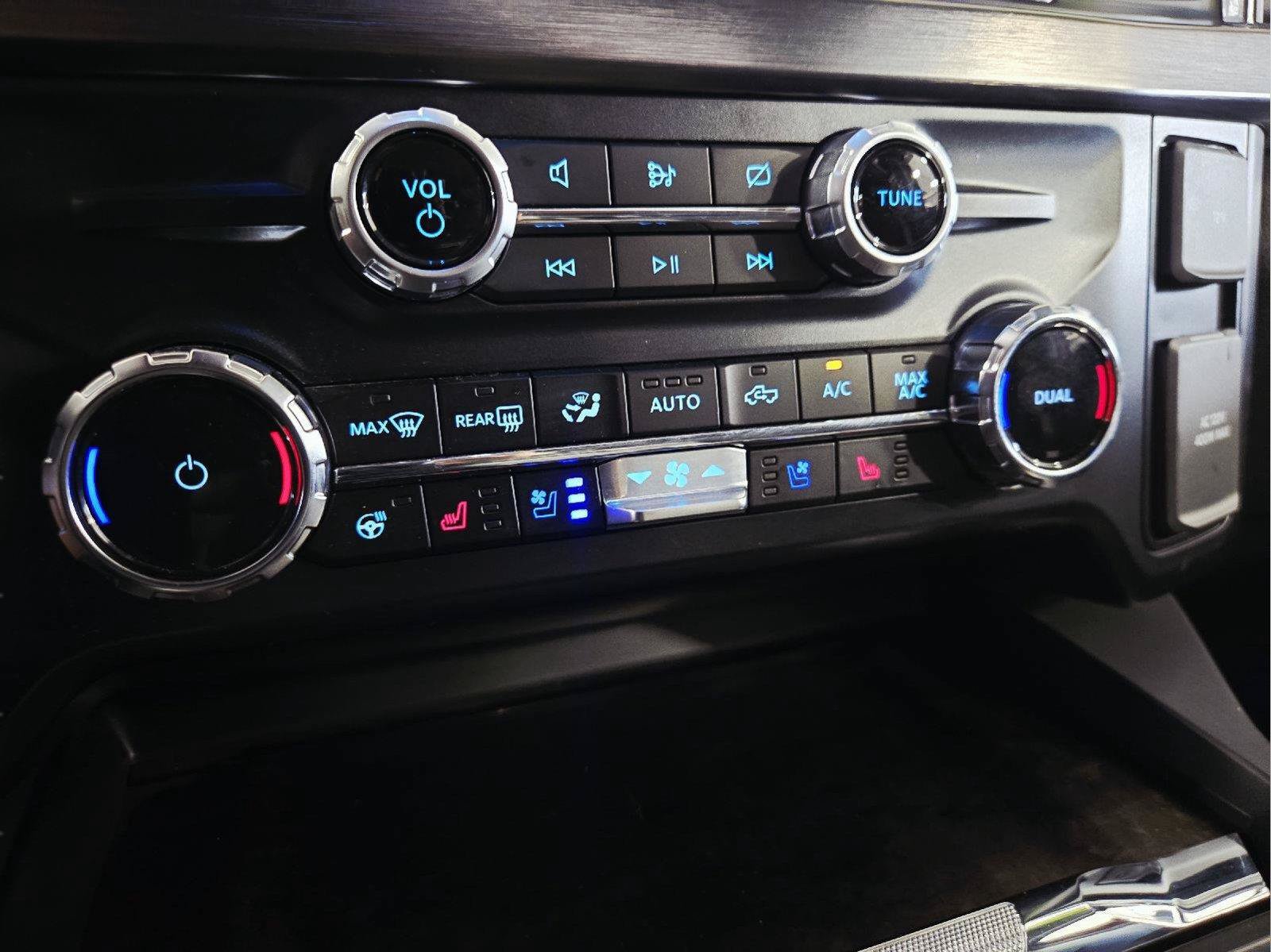 Used 2024 Ford F350 Lariat w/ Sport Appearance Package AWD/4WD image 31