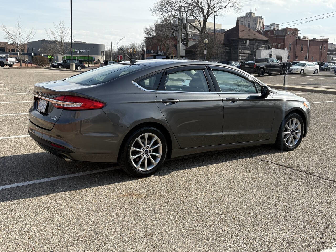 Used 2017 Ford Fusion SE w/ Fusion SE Technology Package FWD image 9
