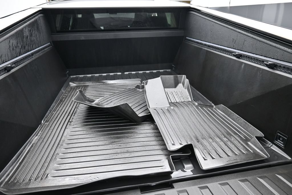 Used 2024 Tesla Cybertruck AWD Crew Cab image 22