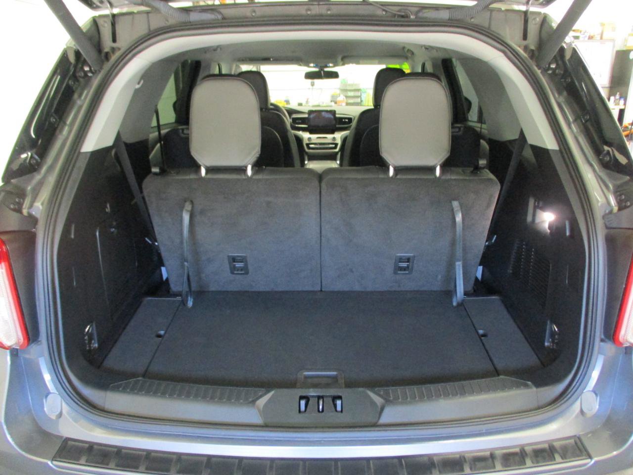 Used 2023 Ford Explorer XLT w/ Equipment Group 202A image 15