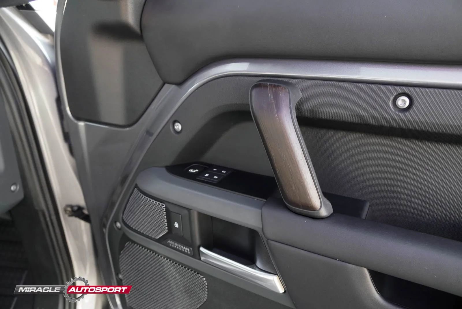 Used 2020 Land Rover Defender 110 X image 27