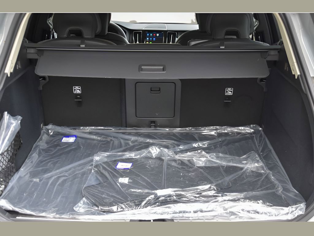 Certified 2025 Volvo XC60 B5 Ultra w/ Protection Package Premier image 23