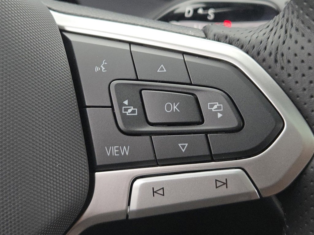 New 2026 Volkswagen Tiguan SE R-Line image 10