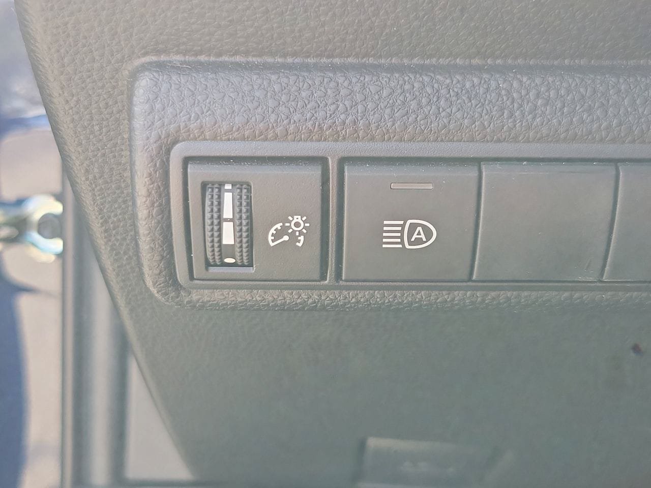 Used 2025 Toyota Corolla LE FWD image 30