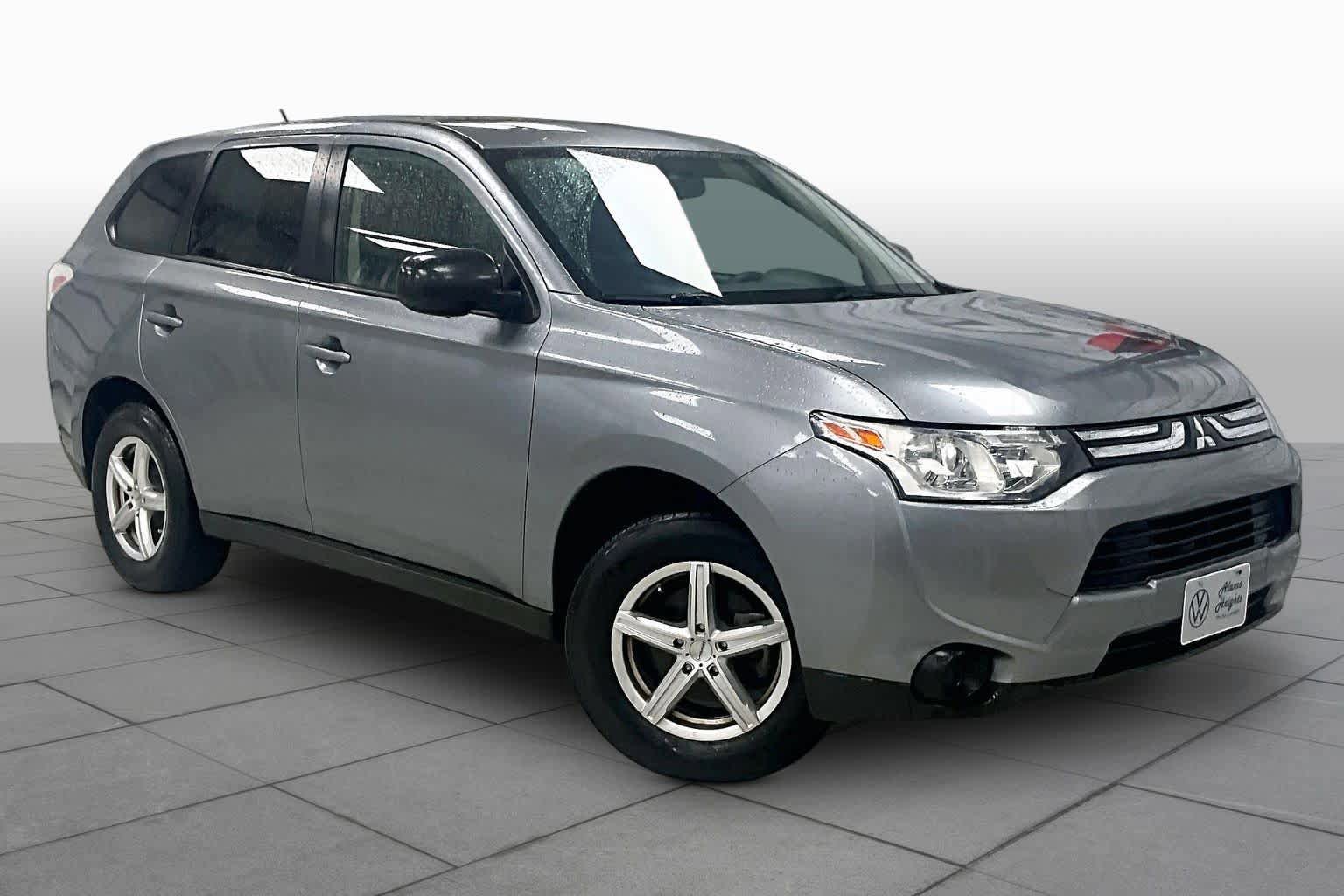 Used 2014 Mitsubishi Outlander ES image 3