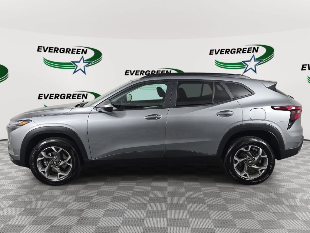 Used 2025 Chevrolet Trax LT w/ Driver Confidence Package FWD image 8