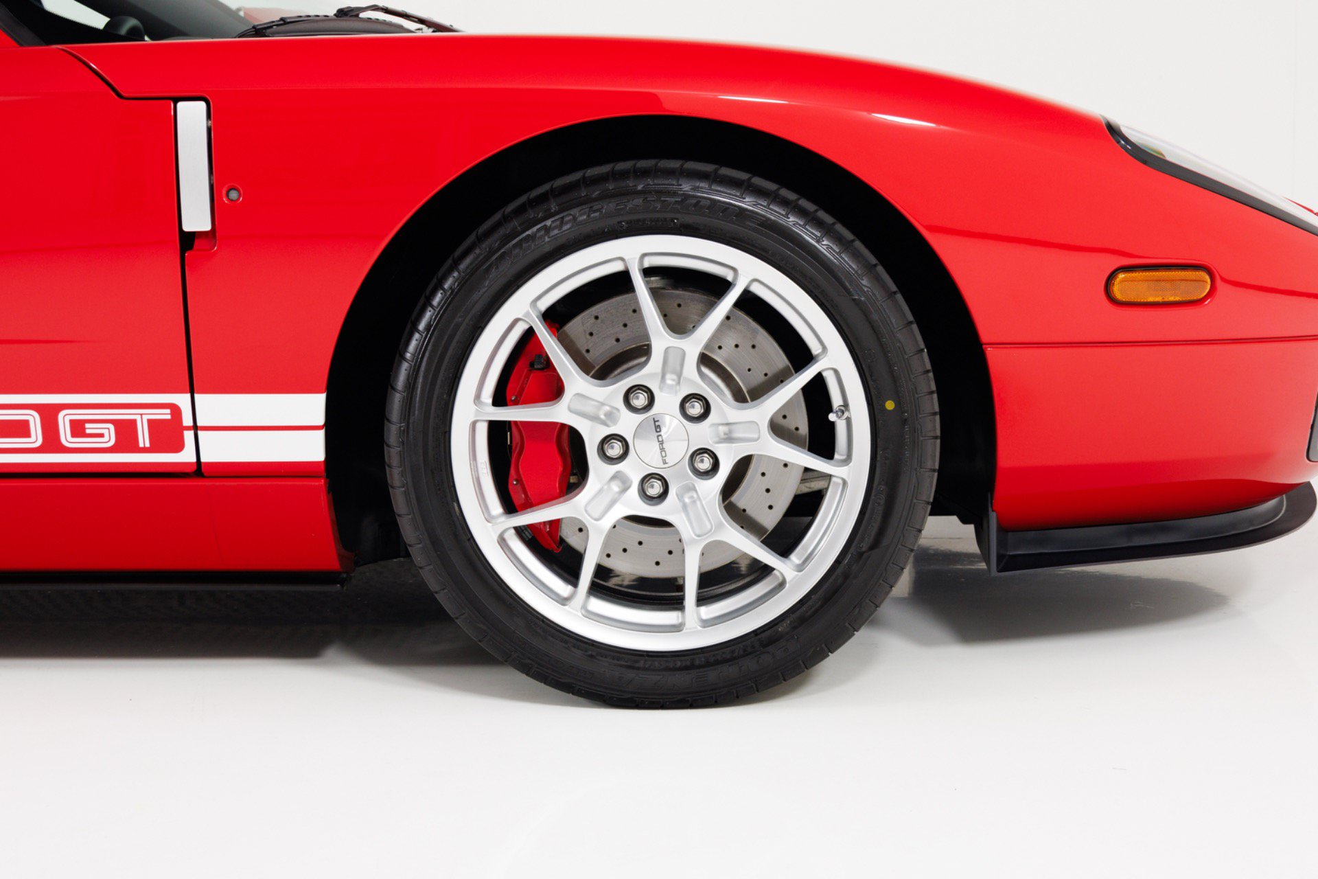 Used 2006 Ford GT RWD image 12