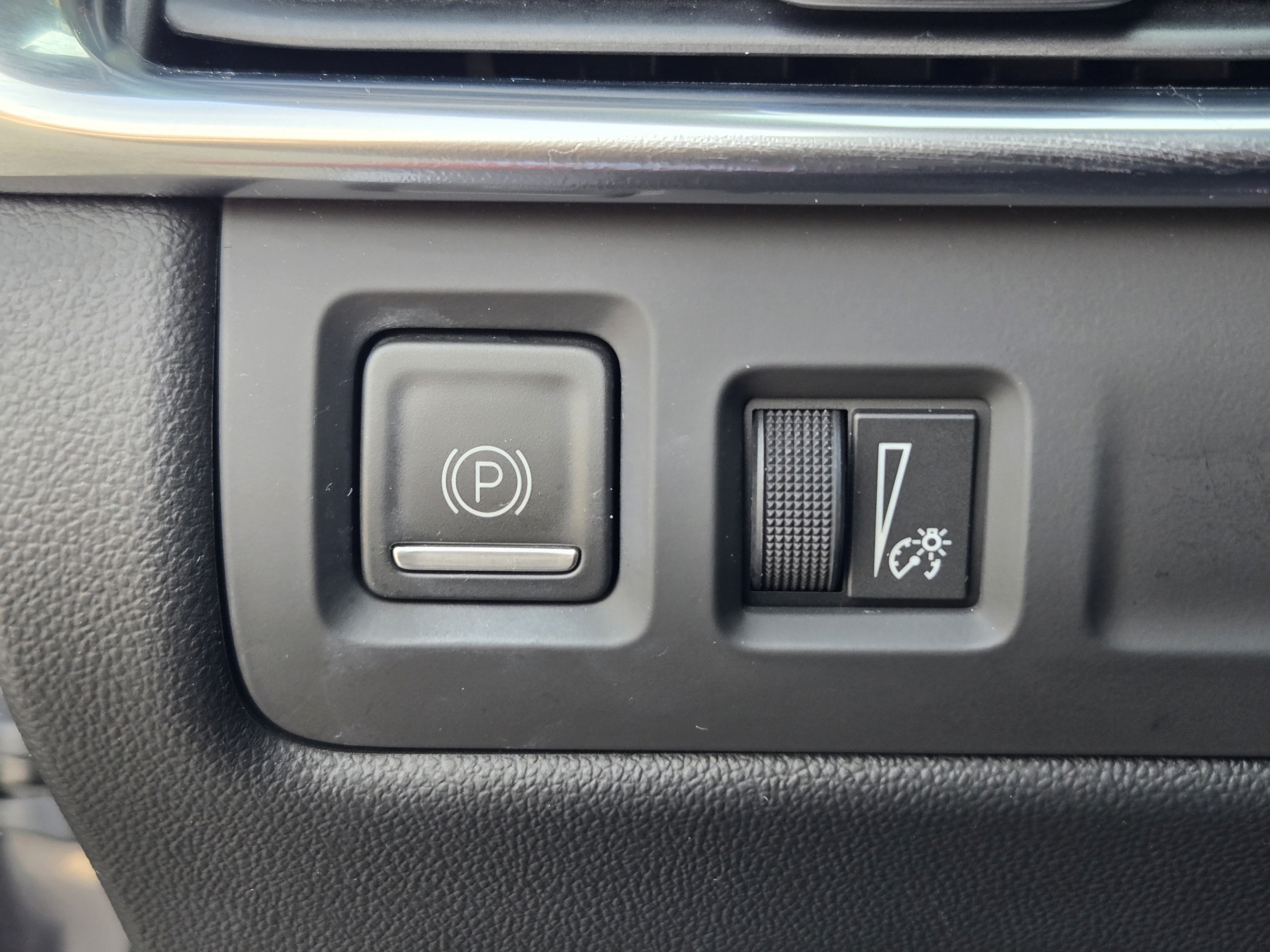 Used 2022 Cadillac XT4 Sport w/ Comfort Package FWD image 22
