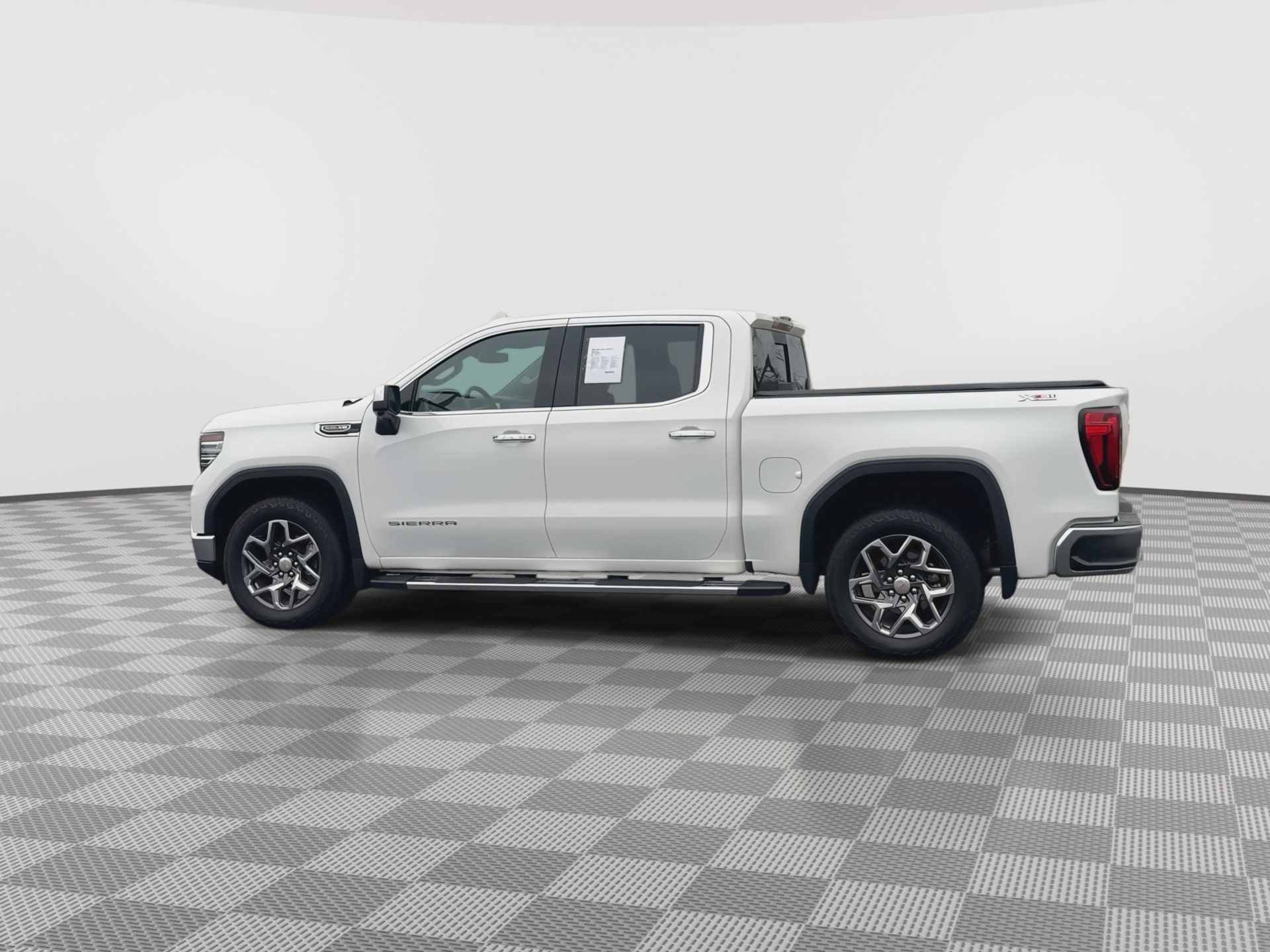 Used 2025 GMC Sierra 1500 SLT w/ SLT Premium Plus Package image 6