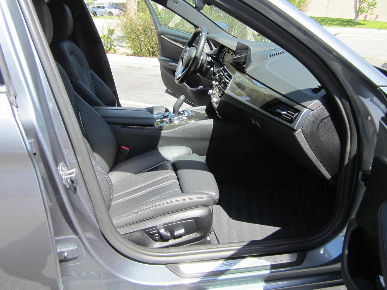 Used 2018 BMW 540i w/ Premium Package image 21