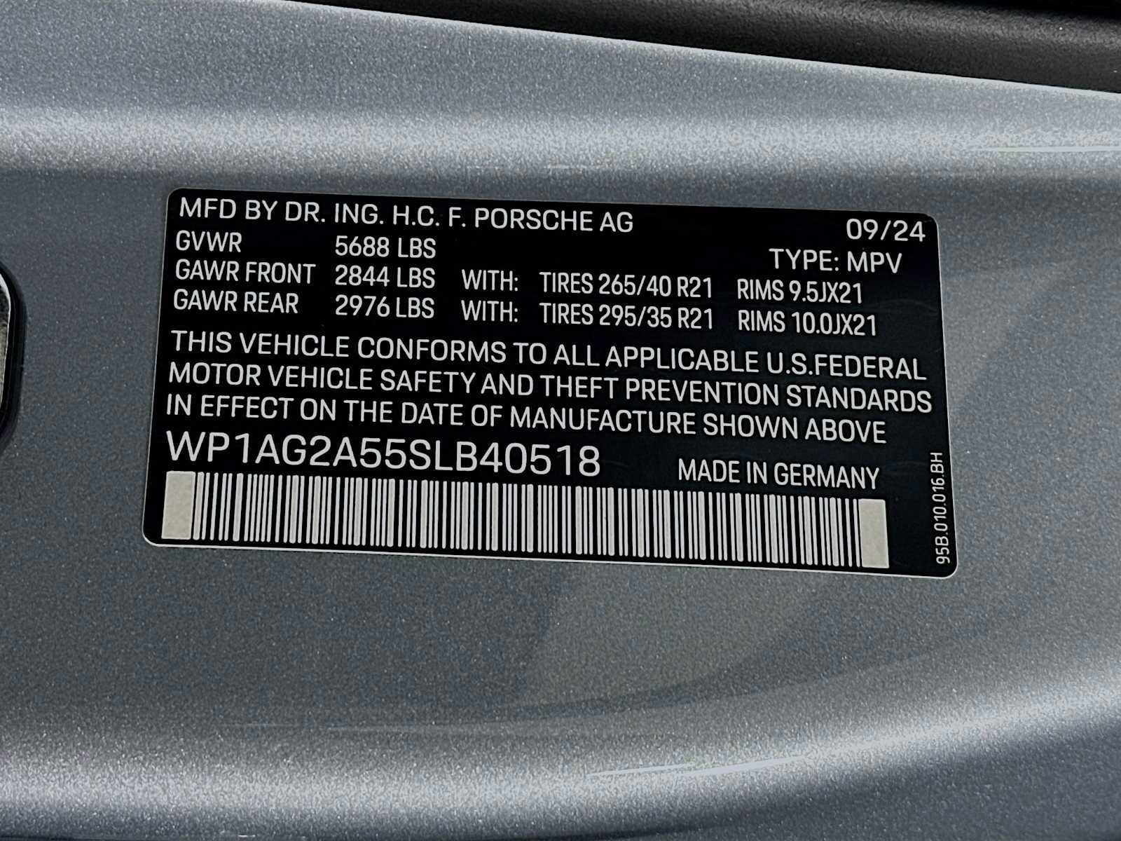 Certified 2025 Porsche Macan S image 34