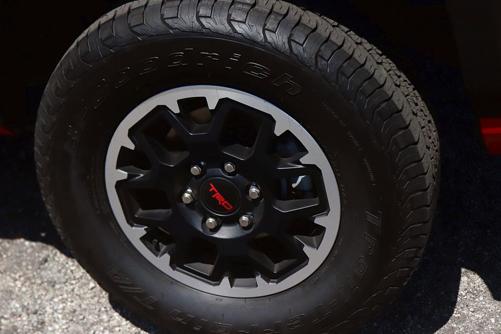 Used 2025 Toyota Tacoma TRD Off-Road AWD/4WD image 10