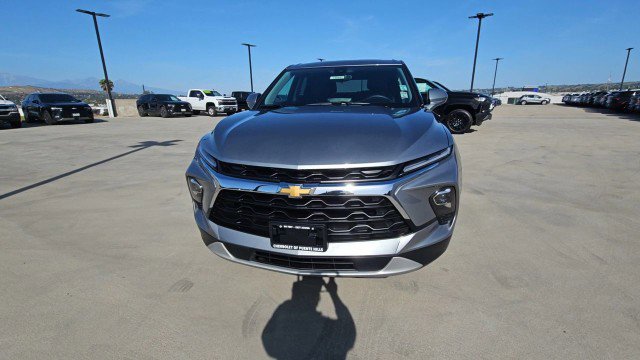 Used 2025 Chevrolet Blazer LT FWD image 3