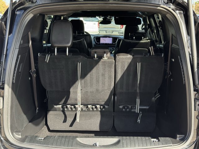 Used 2025 Chrysler Pacifica Limited FWD image 35