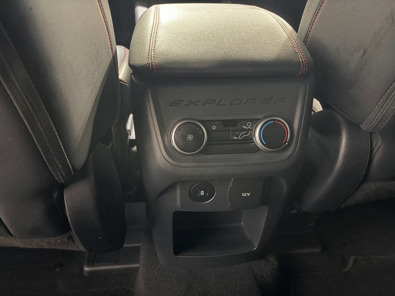 Used 2025 Ford Explorer ST-Line w/ ST-Line Street Pack image 23