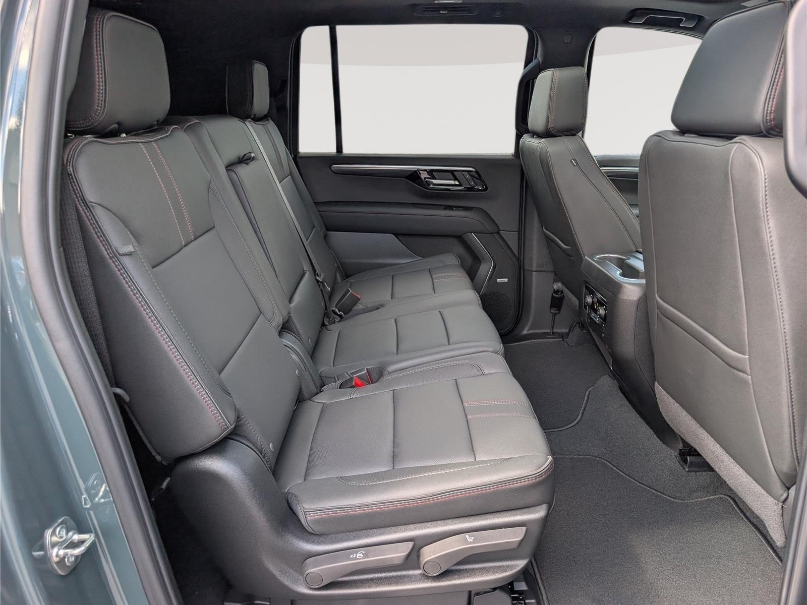 New 2026 Chevrolet Suburban RST w/ Comfort Package AWD/4WD image 9