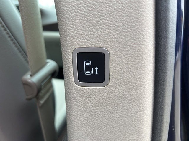 Certified 2017 Chrysler Pacifica Touring-L image 16