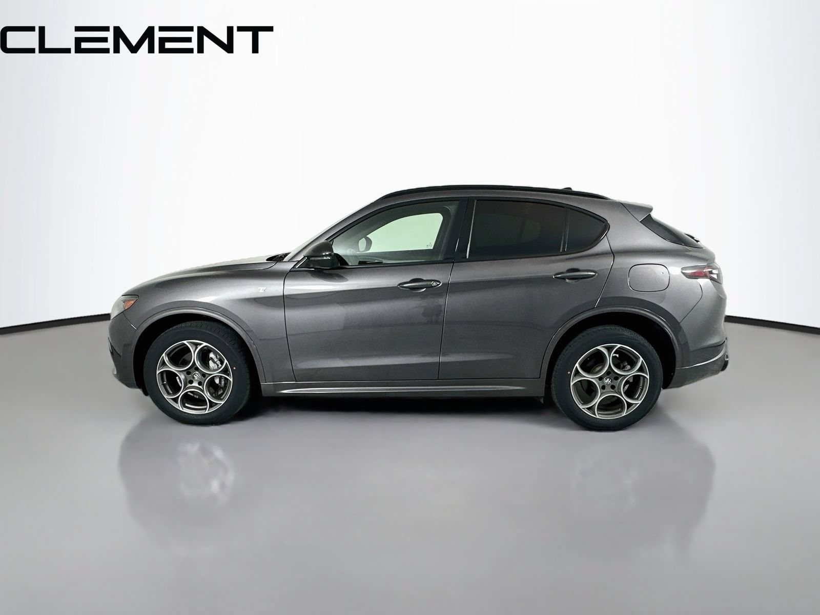 Used 2024 Alfa Romeo Stelvio Ti AWD/4WD image 6