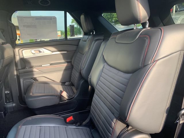 Used 2026 Ford Explorer ST-Line w/ ST-Line Street Pack AWD/4WD image 21