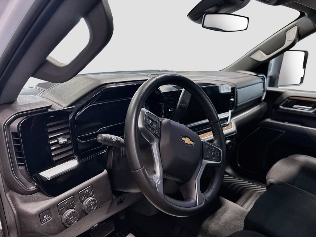 Used 2025 Chevrolet Silverado 2500 LT w/ Convenience Package AWD/4WD image 9