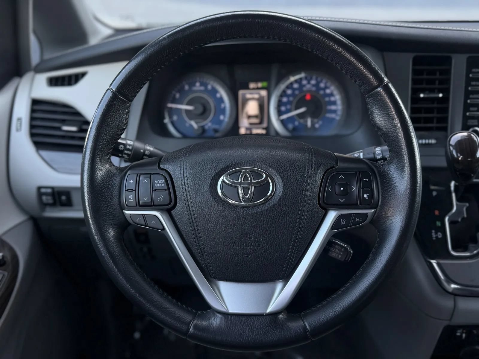 Used 2019 Toyota Sienna XLE FWD image 28