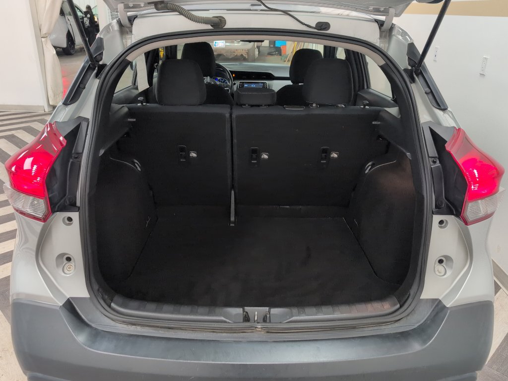 Used 2018 Nissan Kicks S image 24