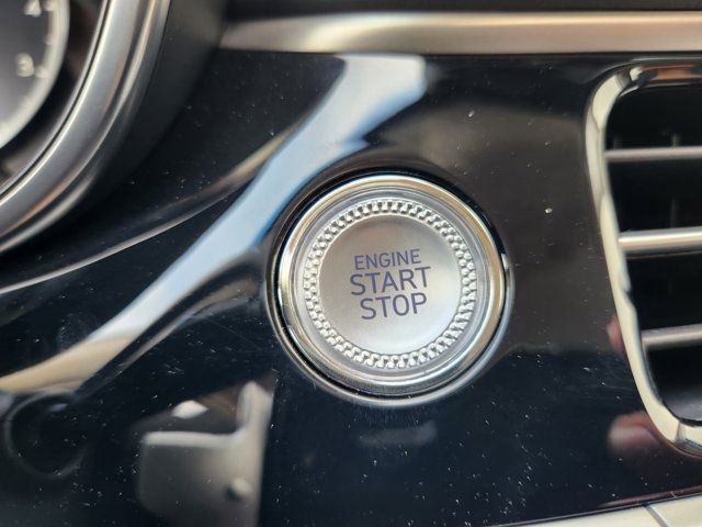 Used 2025 Genesis G70 2.5T image 8