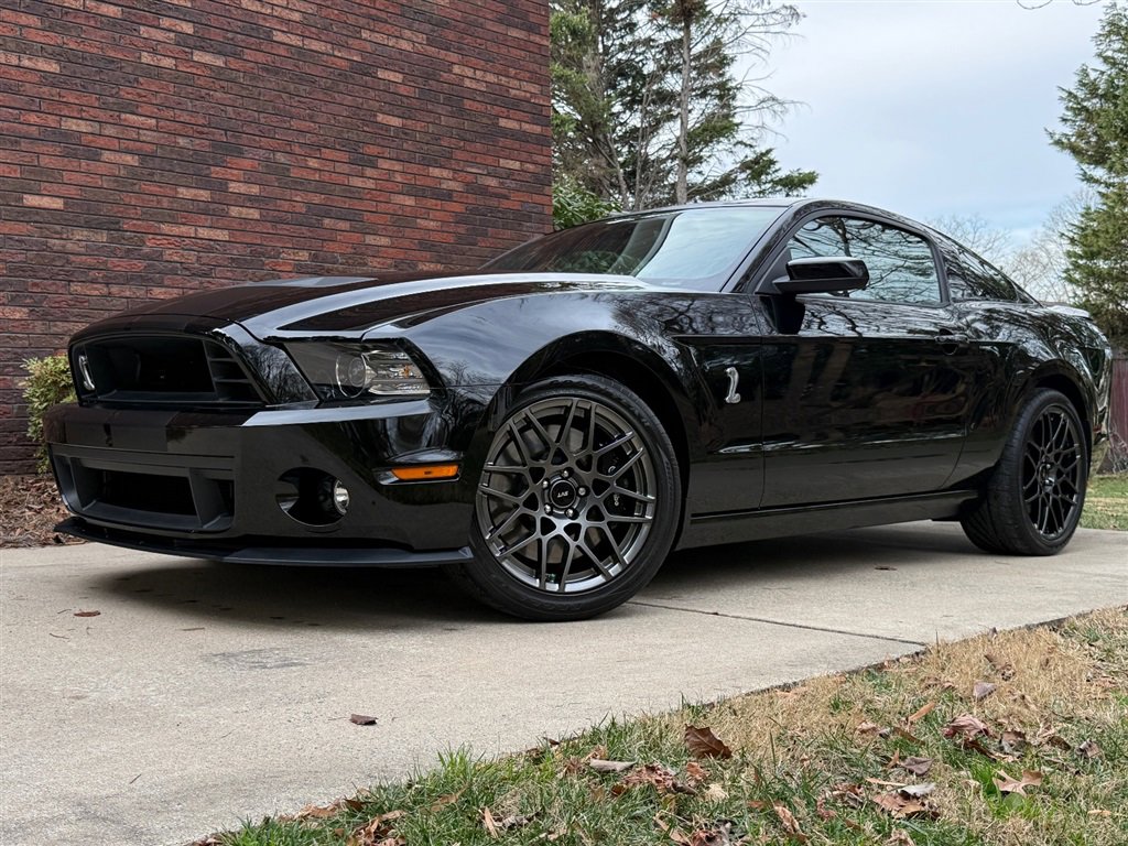 Used 2013 Ford Mustang Shelby GT500 RWD image 2