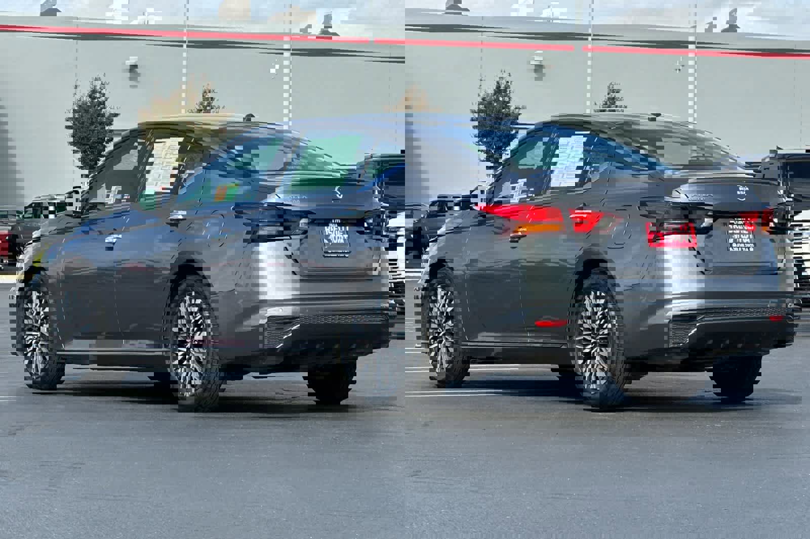 Used 2024 Nissan Altima 2.5 SV image 7