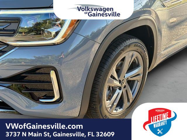Certified 2024 Volkswagen Atlas Cross Sport SEL R-Line AWD/4WD image 10