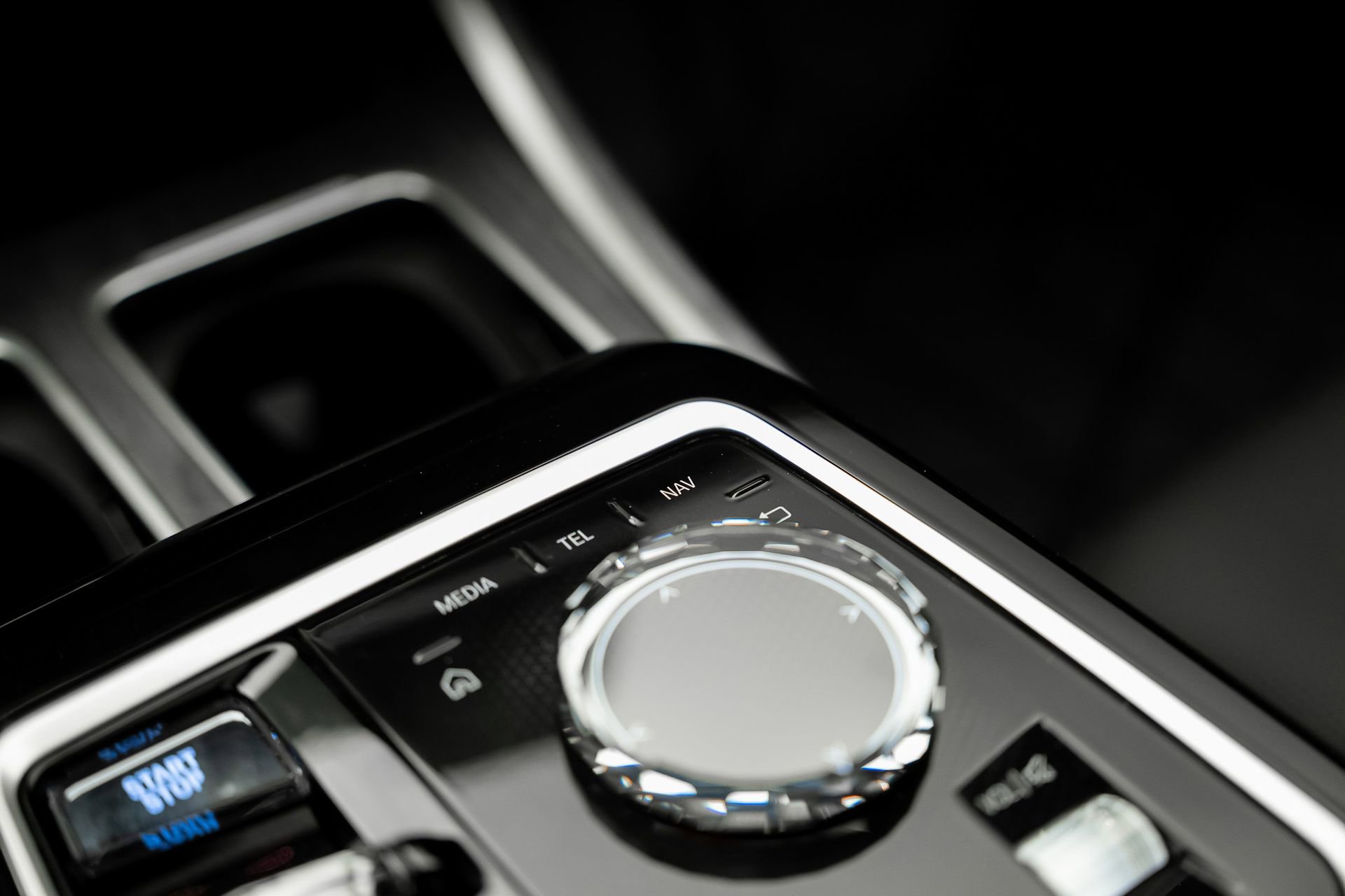 Used 2024 BMW i7 xDrive60 w/ Executive Package image 52