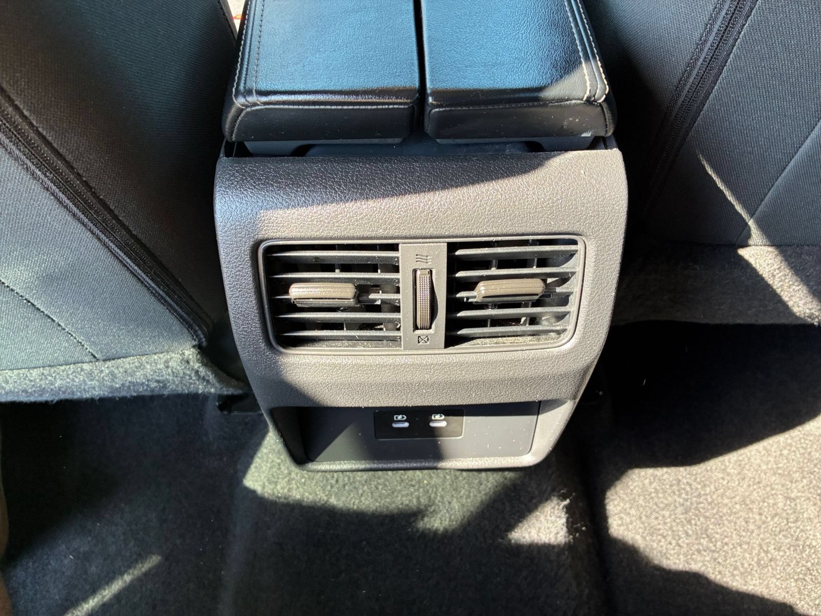 Used 2025 Nissan Rogue SV AWD/4WD image 24
