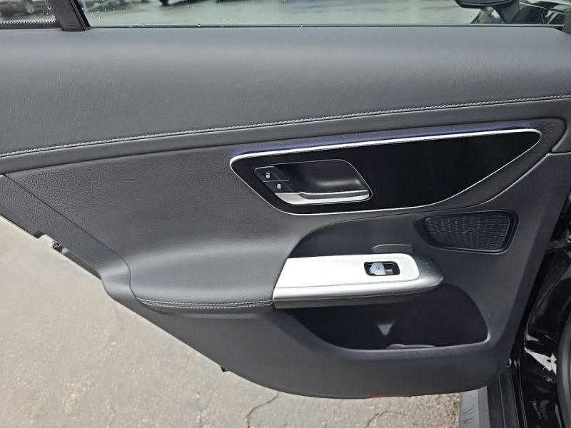 Used 2024 Mercedes-Benz GLC 300 4MATIC image 24