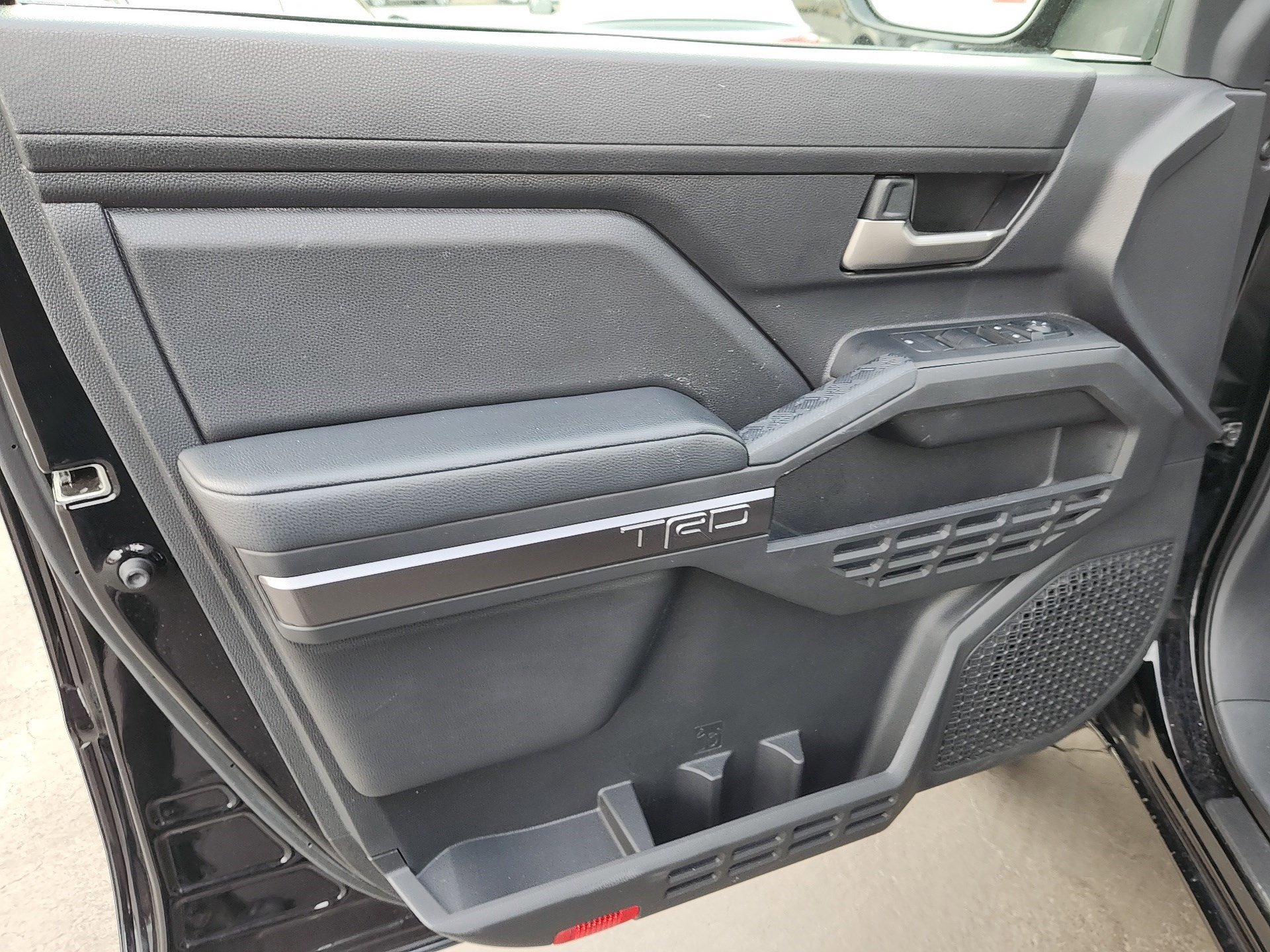 Used 2024 Toyota Tacoma TRD Off-Road image 10