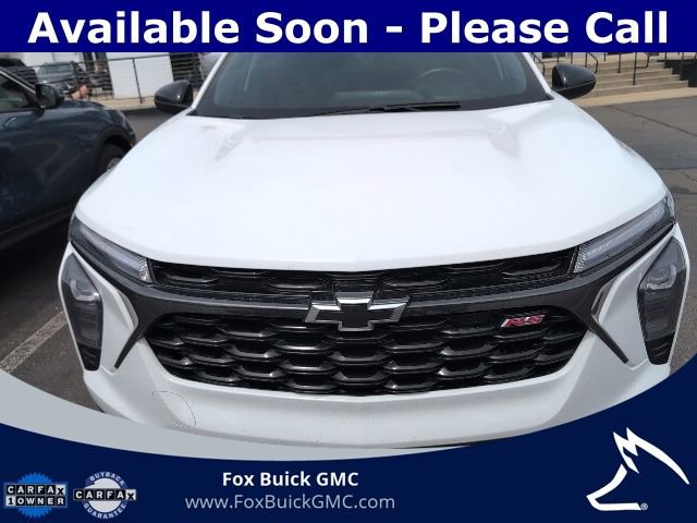 Used 2024 Chevrolet Trax RS w/ Sunroof Package FWD image 2
