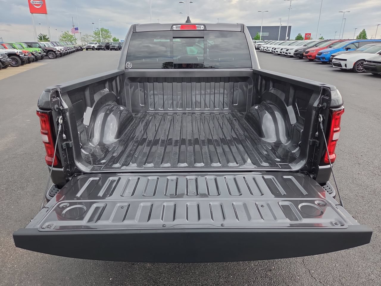 New 2026 RAM 1500 Express AWD/4WD image 7