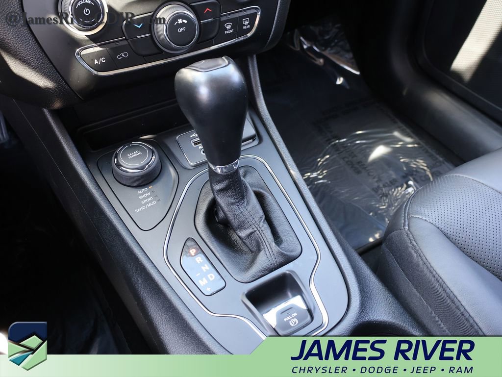 Used 2021 Jeep Cherokee Latitude Lux w/ Mopar Interior Package AWD/4WD image 36