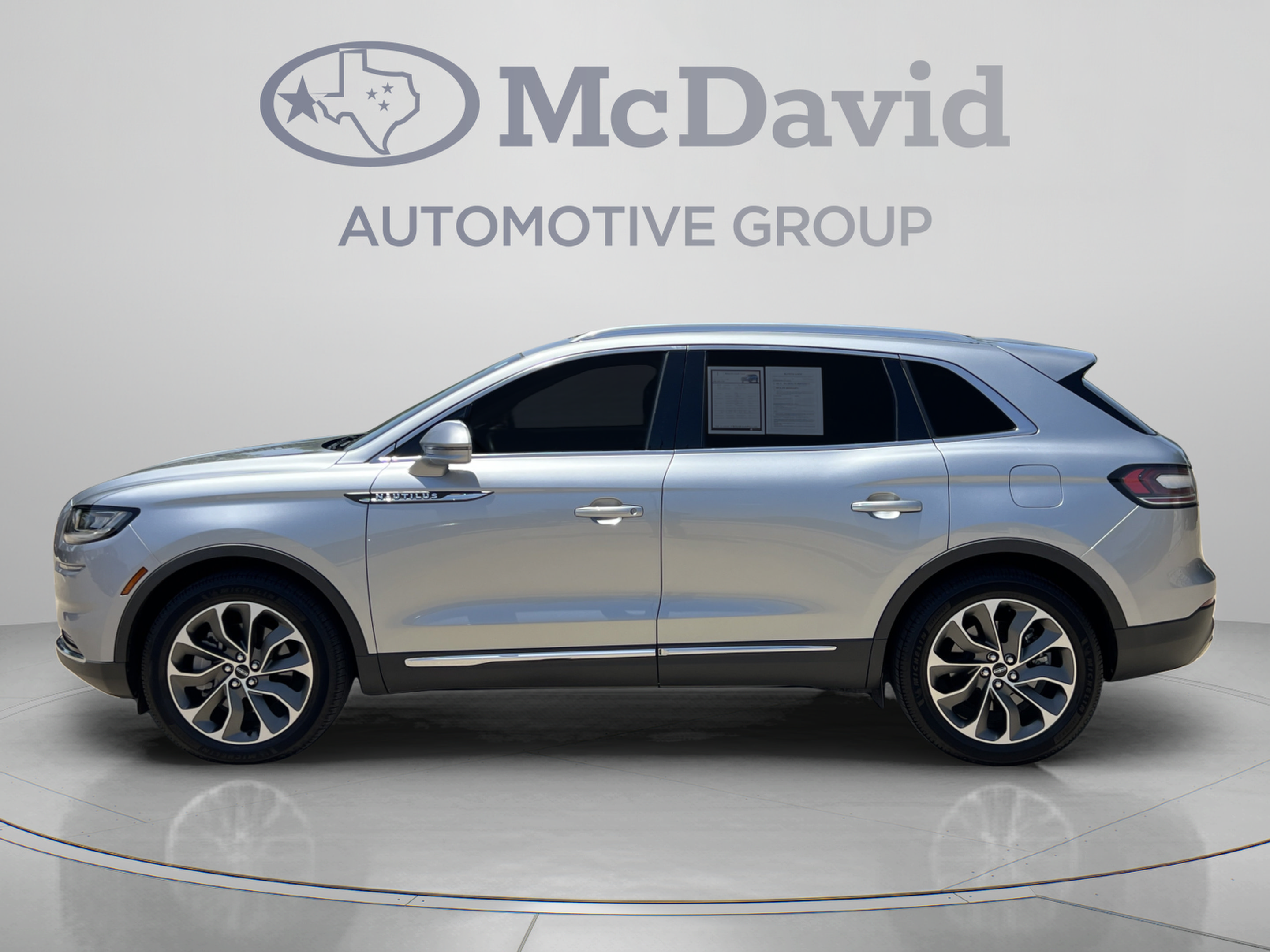 Used 2023 Lincoln Nautilus Reserve w/ Luxury Package AWD/4WD image 4