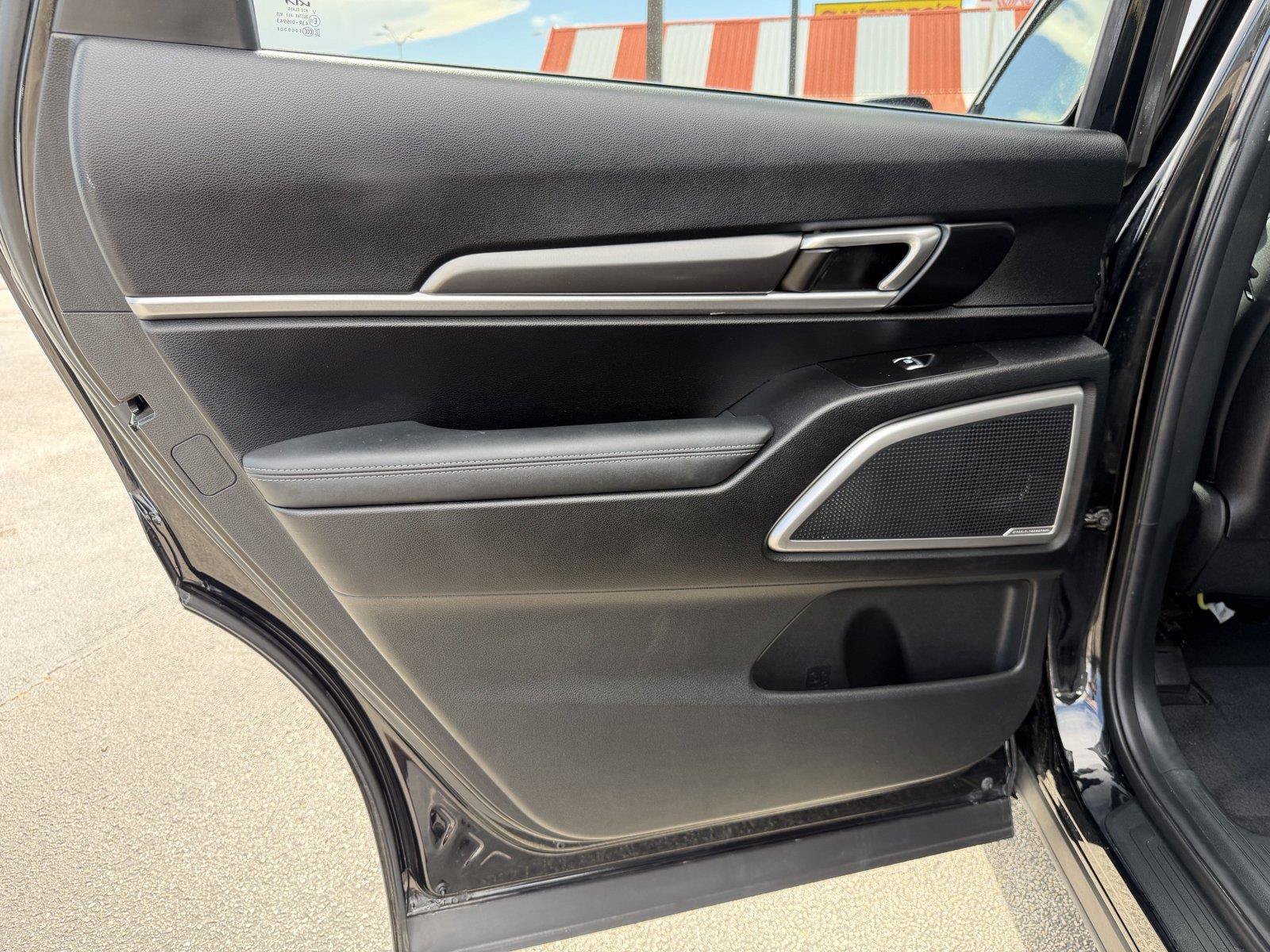 Used 2023 Kia Telluride S AWD/4WD image 17