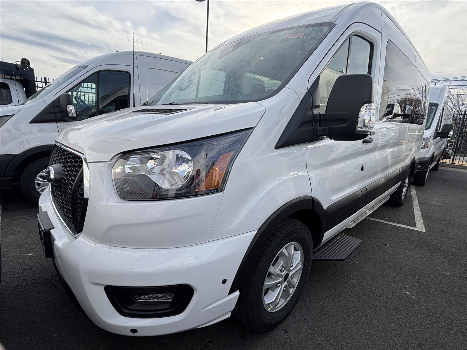 Used 2024 Ford Transit 350 XLT RWD image 4