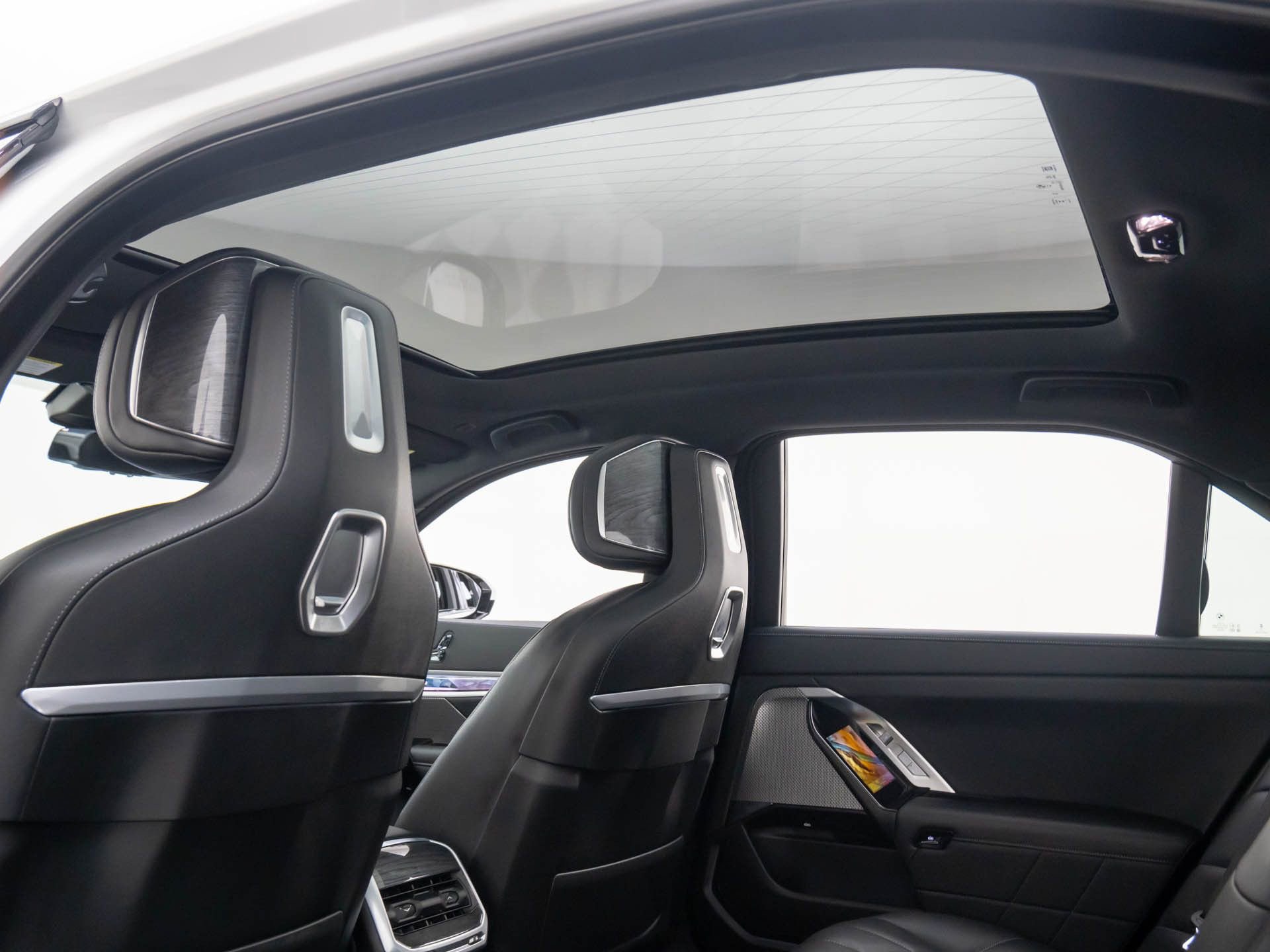 Used 2025 BMW 760i xDrive image 18