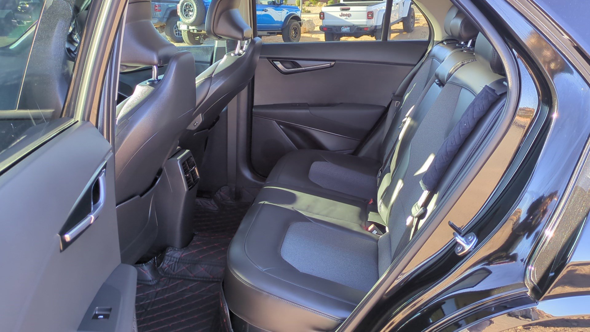 Used 2024 Kia Niro EX Touring image 26