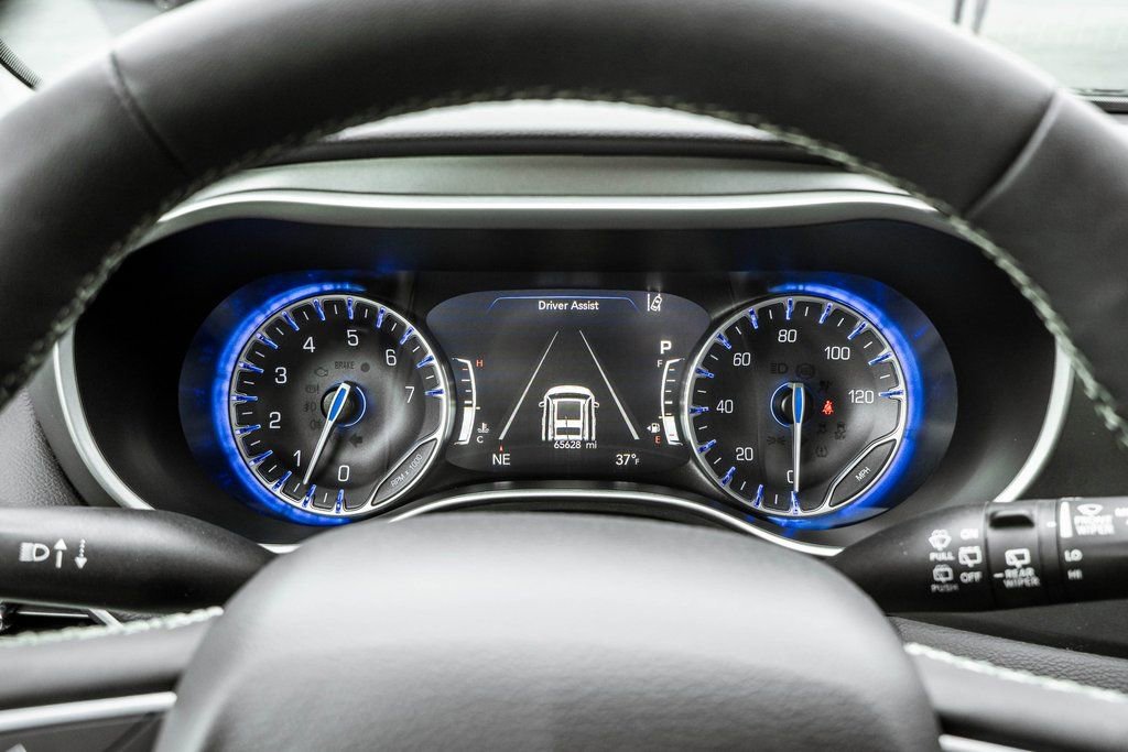 Used 2023 Chrysler Pacifica Touring-L FWD image 14