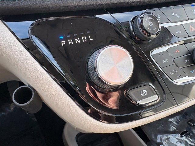 Used 2018 Chrysler Pacifica Limited w/ Advanced Safetytec Group FWD image 16