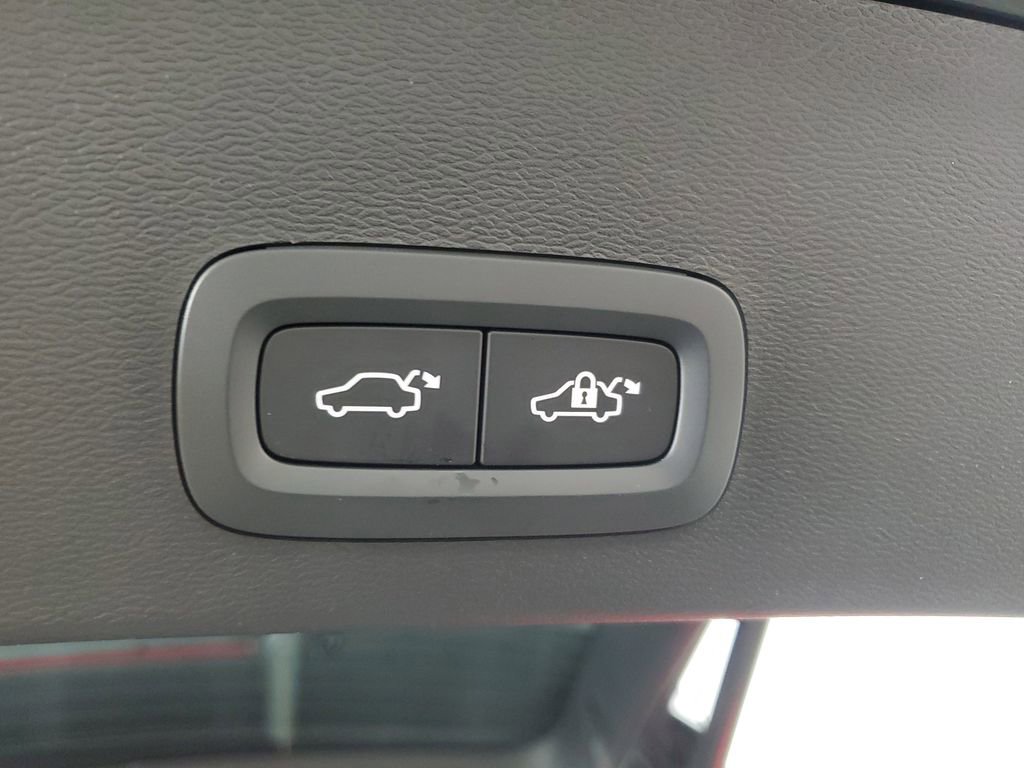 Certified 2026 Volvo XC40 B5 Ultra w/ Climate Package image 12