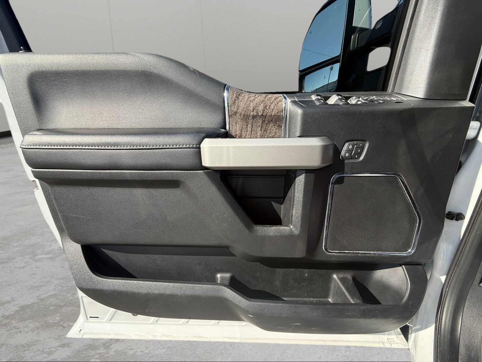 Used 2019 Ford F250 Lariat w/ Lariat Value Package image 21