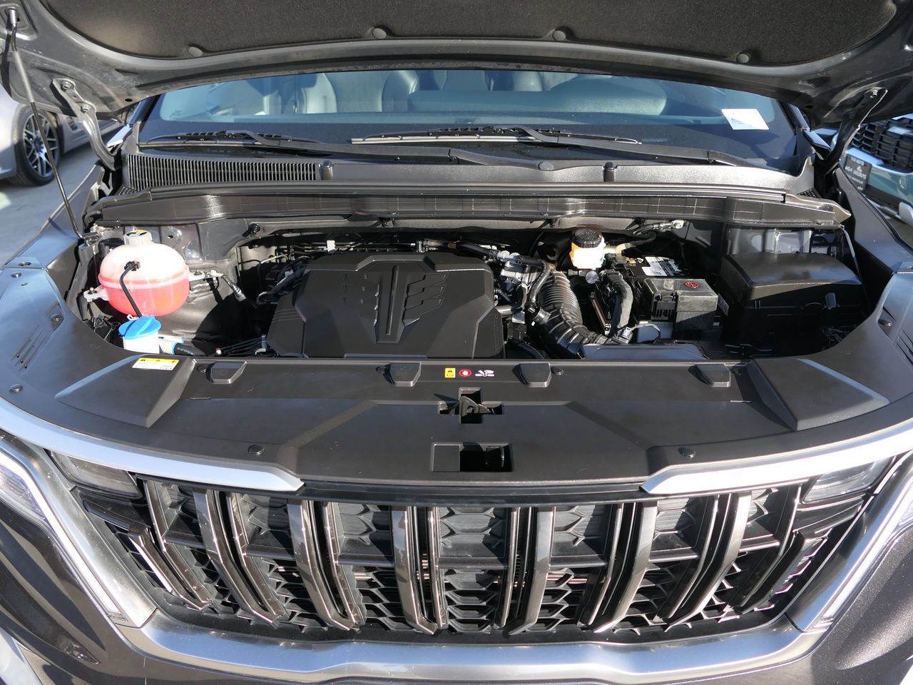 Used 2023 Kia Carnival LX image 29