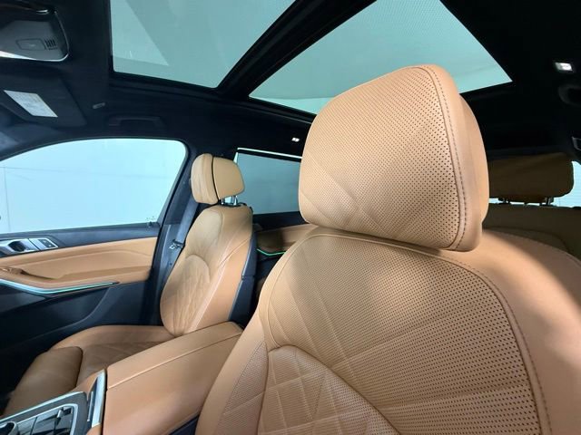 Used 2023 BMW X7 xDrive40i w/ Executive Package AWD/4WD image 4